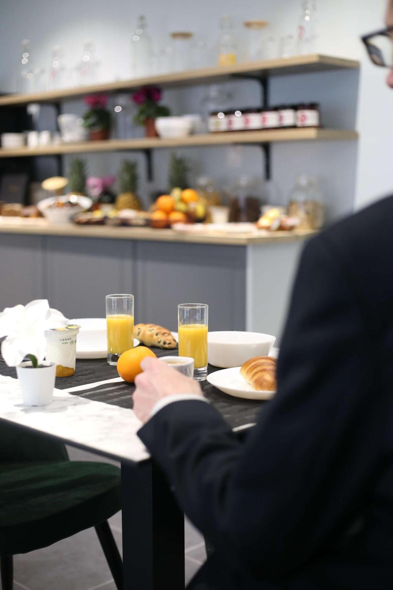 Best Western Hotel Fontaine Argent 브장송 외부 사진
